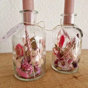 Droogbloemenfles-met-roze-kaars