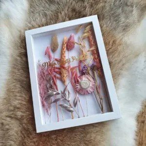 Lijstje-met-droogbloemen-roze